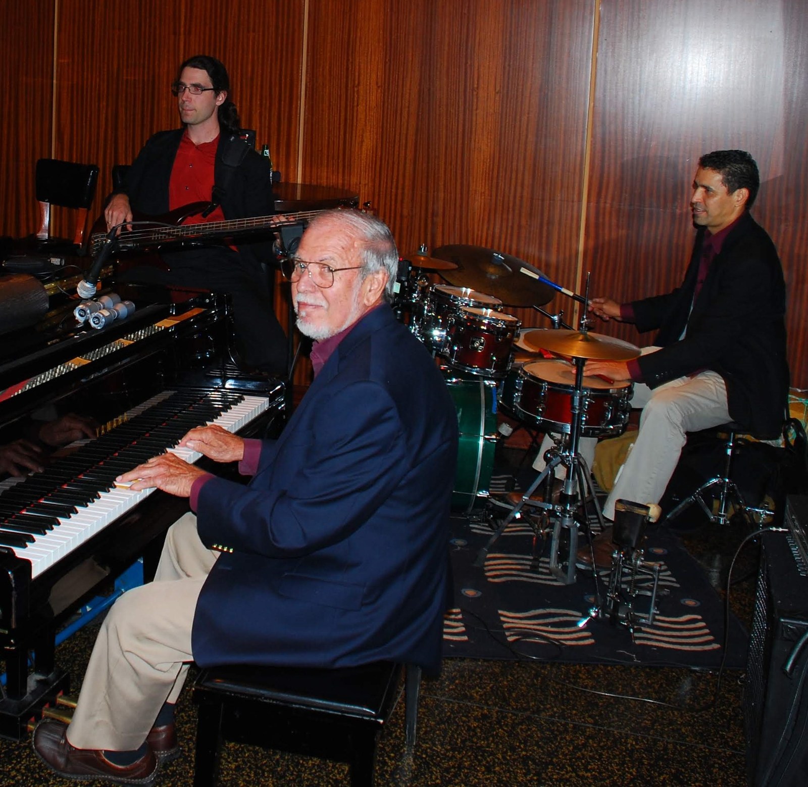 Guillo performing at Sullivan's